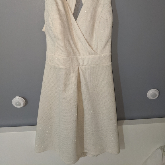 White dress - Picture 3 of 3